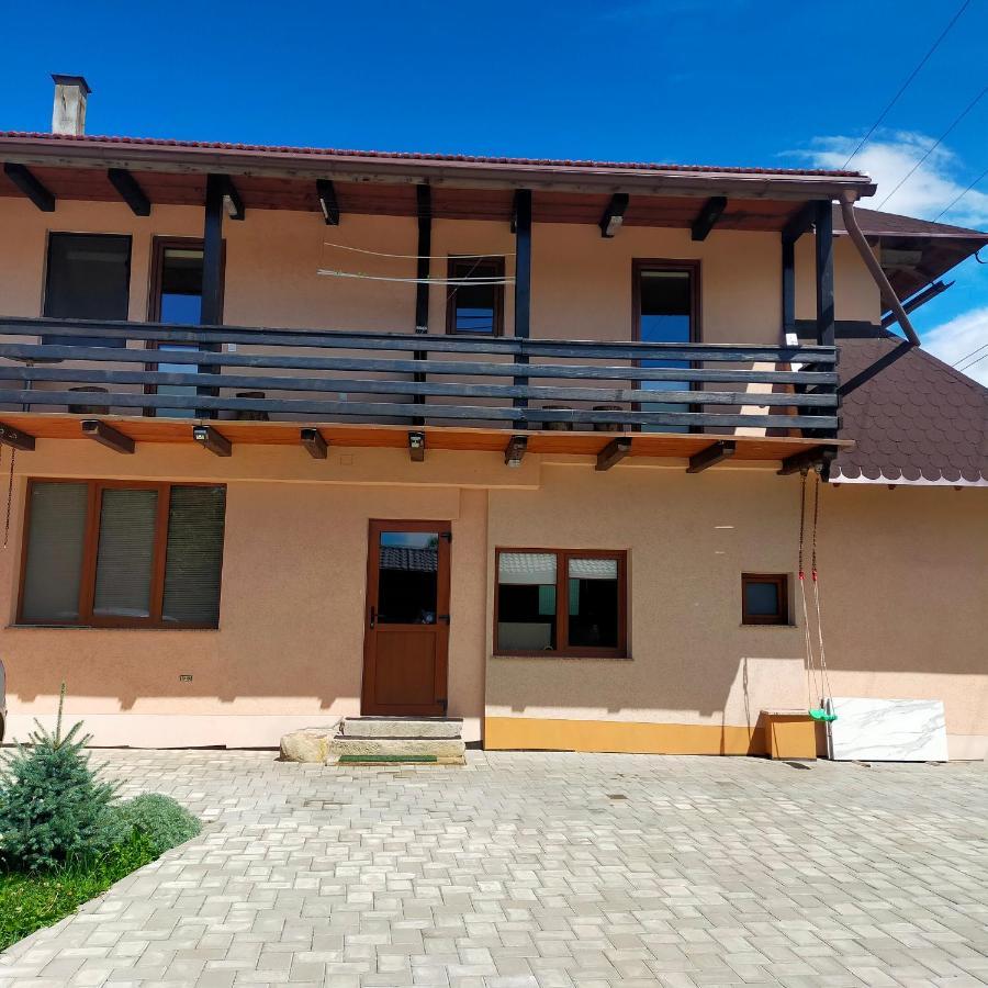 Casa Luna Gura Humorului Exterior foto