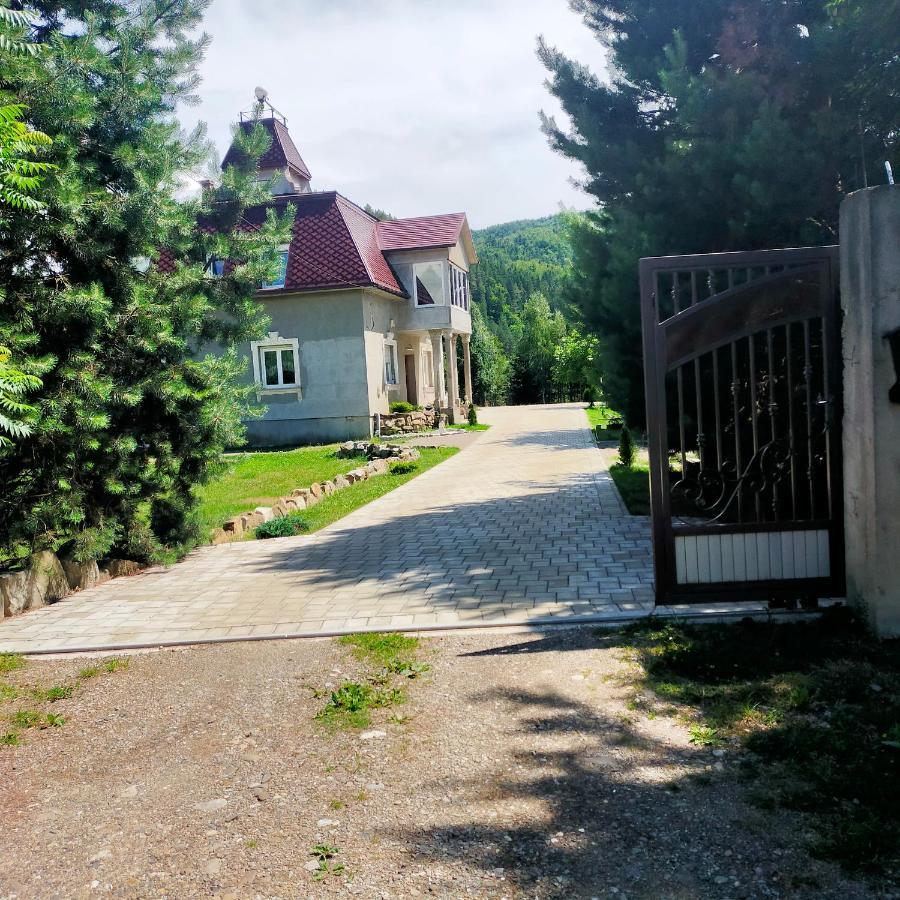 Casa Luna Gura Humorului Exterior foto
