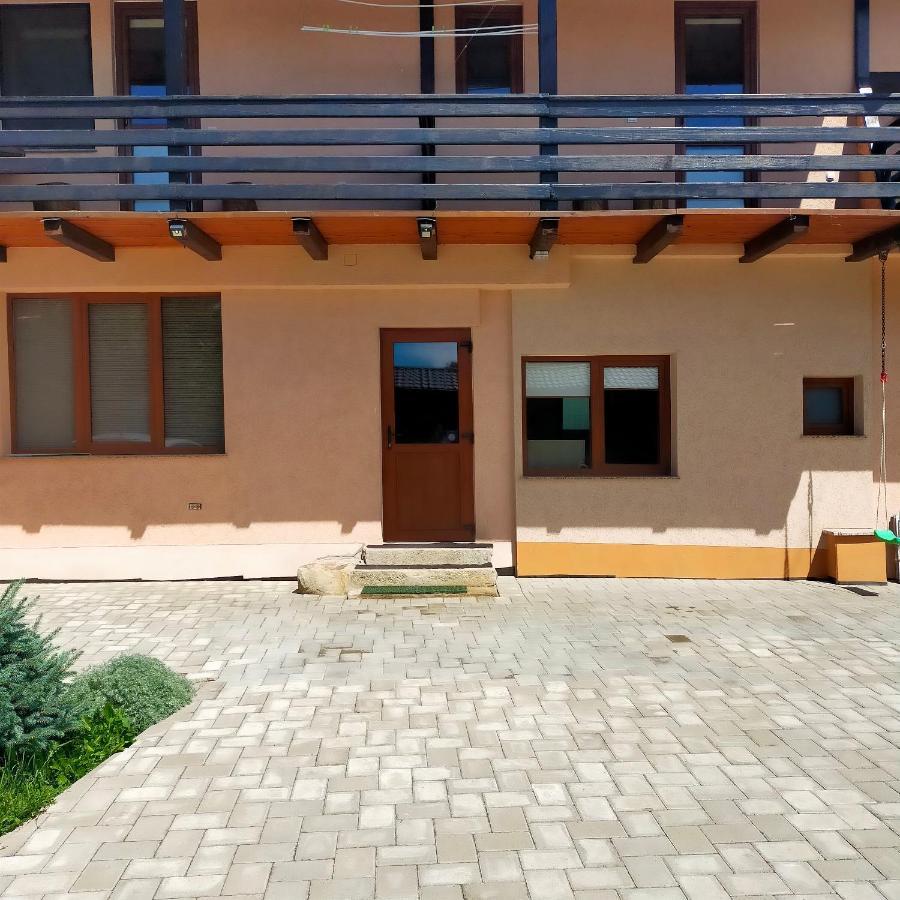 Casa Luna Gura Humorului Exterior foto
